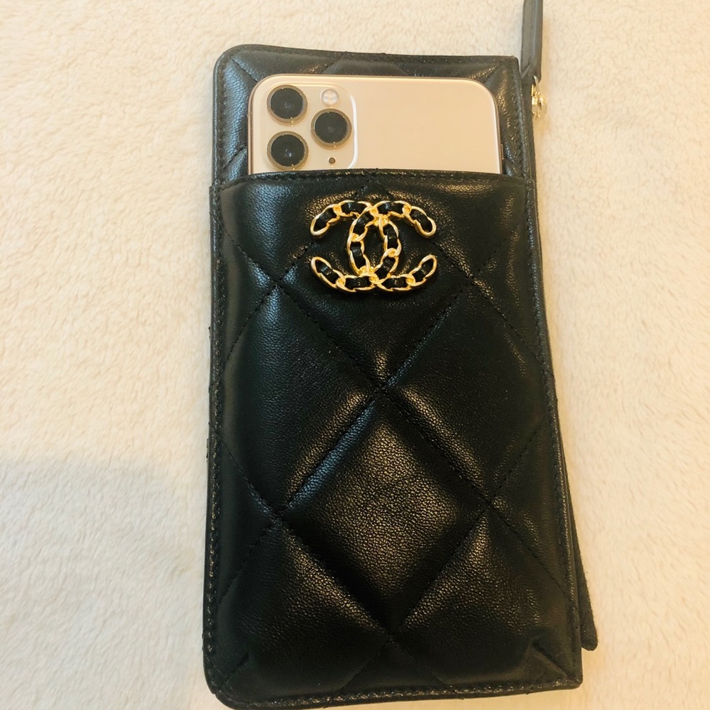 💓Sold💓Chanel 19 phone & card holder wallet - Picture 12 of 12